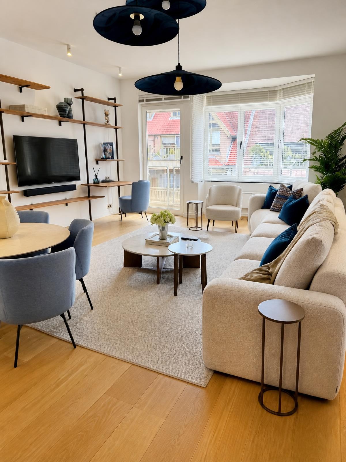 Salle à manger ouverte sur le séjour — appartement Welvaert, Knokke